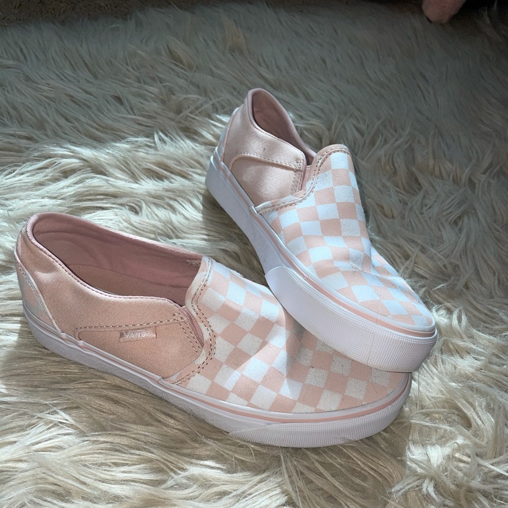 Pink checkered vans!